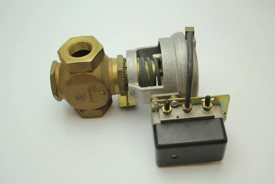 Used Johnson Controls V-3000-8011 Valves/Fittings California US | Davliegogo LLC #1729836