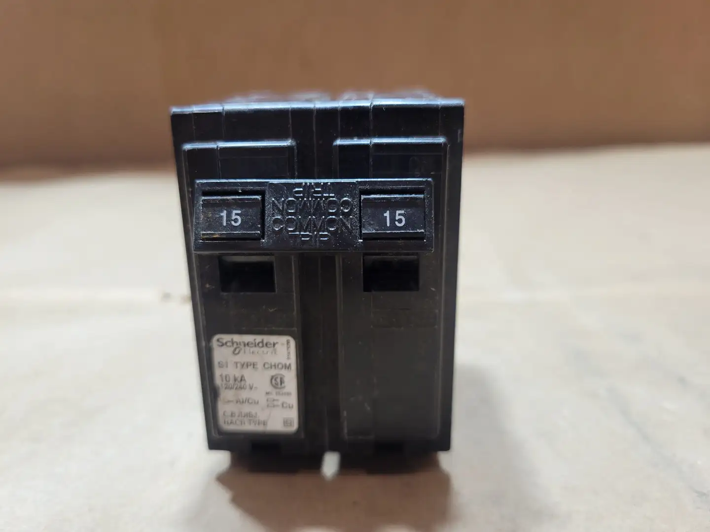 Used SCHNEIDER ELECTRIC CHOM215 Switchgears British Columbia CA | Lenmark #1438599