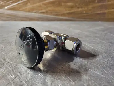 NEW SWAGELOK SS-1RS8