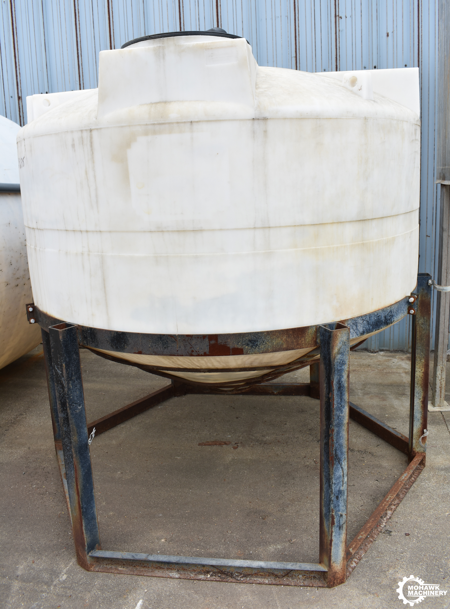 705 GALLON (APPROX) VERTICAL PLASTIC STORAGE TANK w/FABRICATED STAND - 72” TANK DIAMETER - 40” TANK HEIGHT