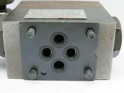 Daikin Kogyo MG-02P-03-30-T-08 Hydraulic Pressure Reducing Valve with Gauge