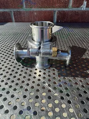 USED BS&B GR-C SAFETY HEAD 1 1/2" FITTING W/ 45 PSIG RUPTURE DISC, 1" TEE FITTING