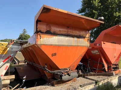 Used STAINLESS STEEL V-BOX SALTER WITH LIVE BOTTOM. _UNKNOWN_ Dry Spreaders Michigan US | Miedema Asset Management Group #1320838
