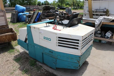 USED 1998 TENNANT 220