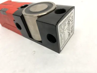 USED EUCHNER EUCHNER CEM-I2-AR-M-C40-SH-113739 SAFETY SWITCH