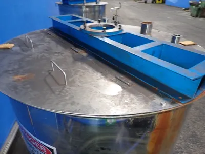 400 Gallons S/s Tank W/agitator