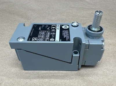 NEW Allen-Bradley 802T-AP J