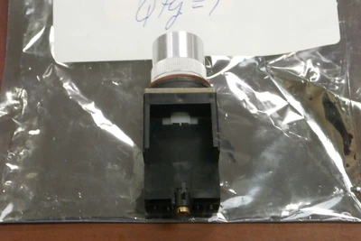 USED Allen-Bradley 800MR-QA24