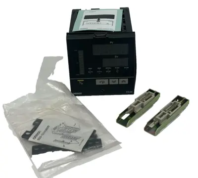 NEW OMRON E5AK-AA2-500 DIGITAL CONTROLLER AC100-240 50/60HZ E5AKAA2500