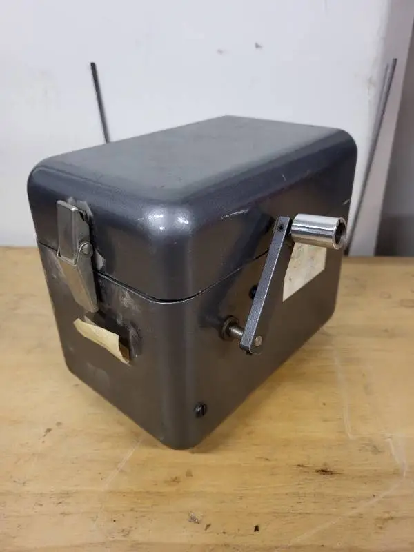 Associated Research Meg-Chek Model 02120A Hand Crank Megohmmeter