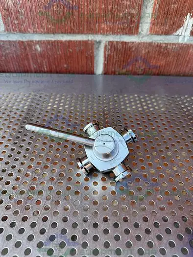 Used GE HEALTHCARE SALVI DN6 1001 4-WAY 316 VALVE 18-5758-01 W/ 1.2" SANITARY FITTING Valves/Fittings California US | Equipment Lab #485779