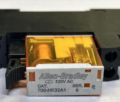 USED ALLEN-BRADLEY 700-HN122