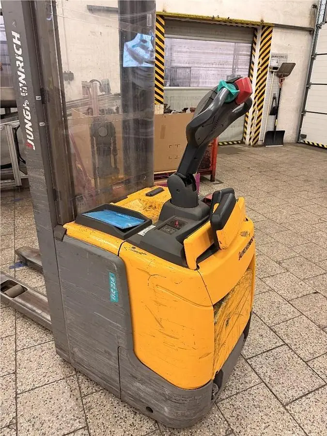 Used 2017 JUNGHEINRICH ERC 214 Stackers CZ | Amaron s.r.o. #1147049
