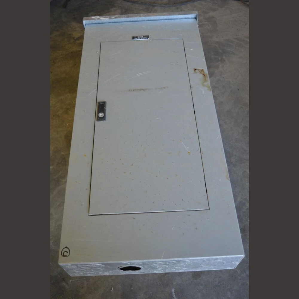 Cutler Hammer 225 Amp Distribution Lighting Panel