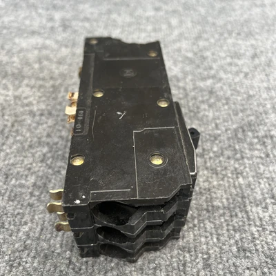 New | in-Stock Square D Q1380 Circuit Breakers California US | Davliegogo LLC #1707086