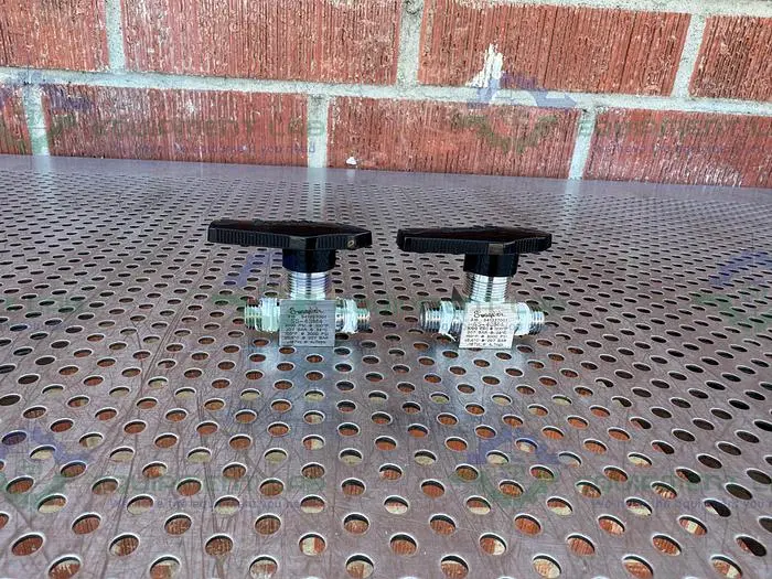 Used LOT OF 2 - SWAGELOK SS-43M4 STAINLESS STEEL BALL VALVE 3000 PSI Valves/Fittings California US | Equipment Lab #485803