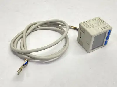ZSE20B-L | SMC  Digital Vacuum Sensor 12-30VDC - Used