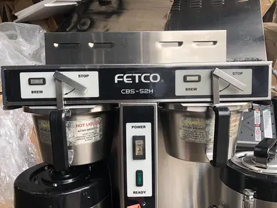 1.5 GALLON BREWER FETCO CBS-52H w/ Thermal Dispensers
