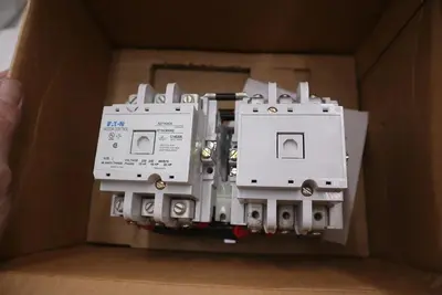 Eaton A211K2CA, Horizontal Reversing Contactor, Nema Size 2 NEW IN BOX #G494