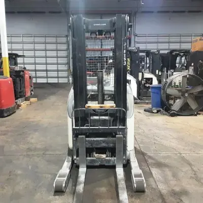 USED 2019 CROWN RR5725-45