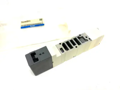 USED SMC PLUG-IN SOLENOID VALVE 5-PORT