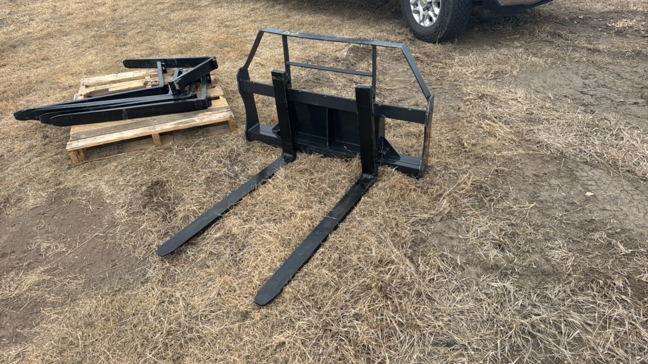 Mini Skid Steer Pallet Fork Frame	Landhonor	2025	Unused	MPF-11-2000G