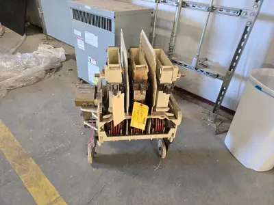 Used _UNKNOWN_ _UNKNOWN_ Circuit Breakers Indiana US | Myron Bowling Auctioneers Inc #1503989