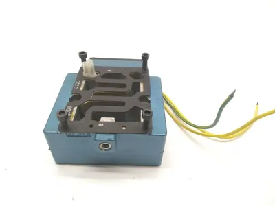 USED MAC VALVES DUAL CYLINDER MANIFOLD FOR SOLENOID VALVES