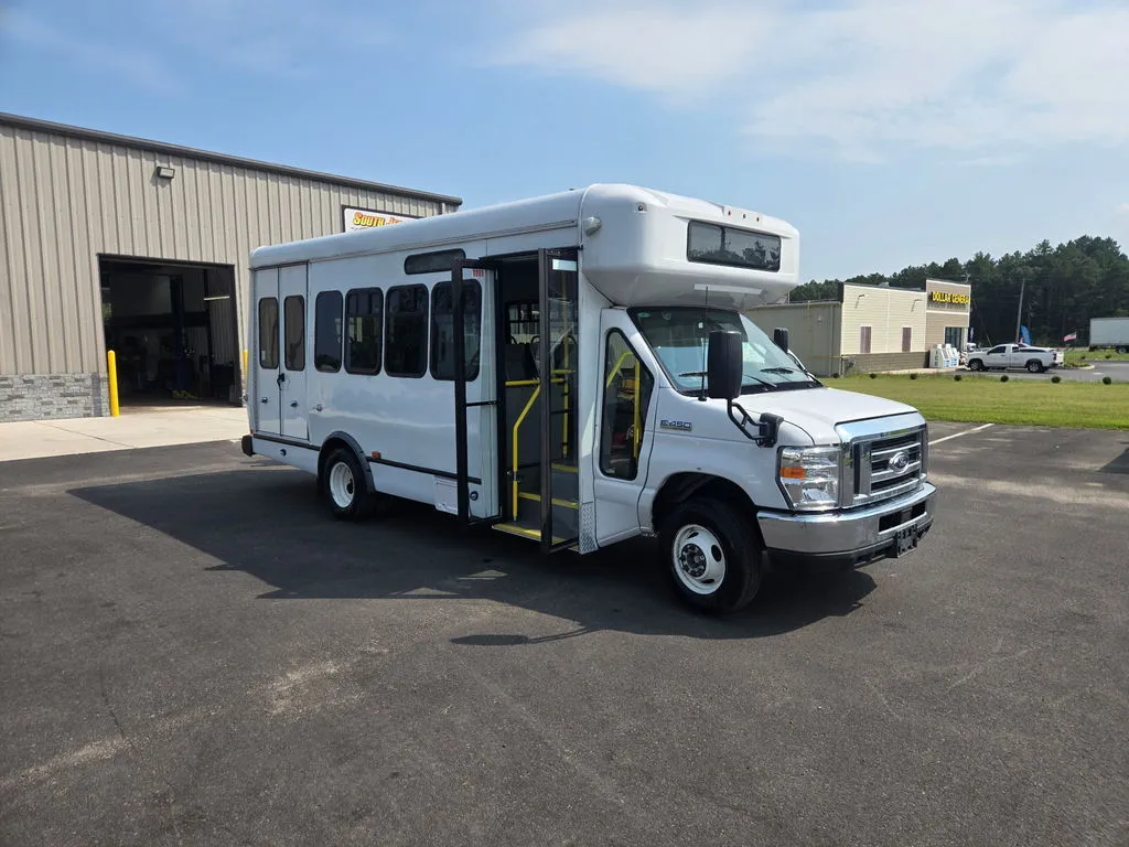 Used 2024 FORD E-450 SHUTTLE BUS Minibuses Minnesota US | Carco Truck & Equipment #1513908