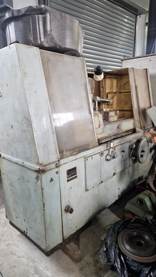 MOSCOW Universal Thread Grinder, in working condition, visible under power