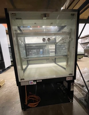 130-0129 Federal Industries SGD3148 31” Full Service Dry Bakery Case