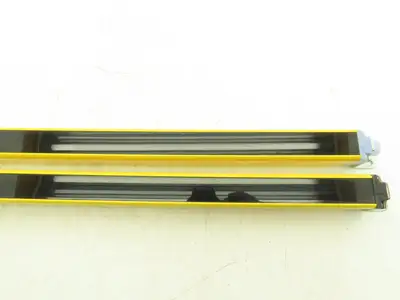 Schmersal SLC440-ER-0490-14-01 Safety Light Curtain Transmitter & Receiver Set