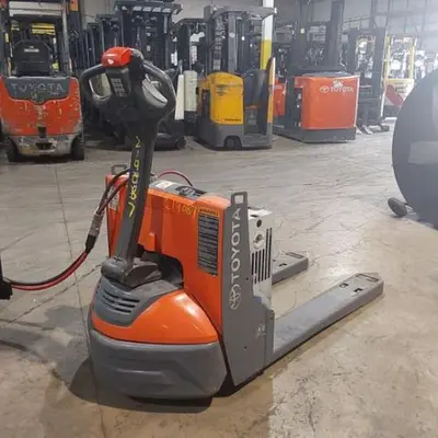 USED 2018 TOYOTA 8HBW23