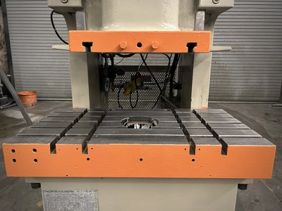 Used 1986 AIDA PRESSES AIDA NC1-45(2) PRESS O.B.I. Presses | Alma Machinery #898942