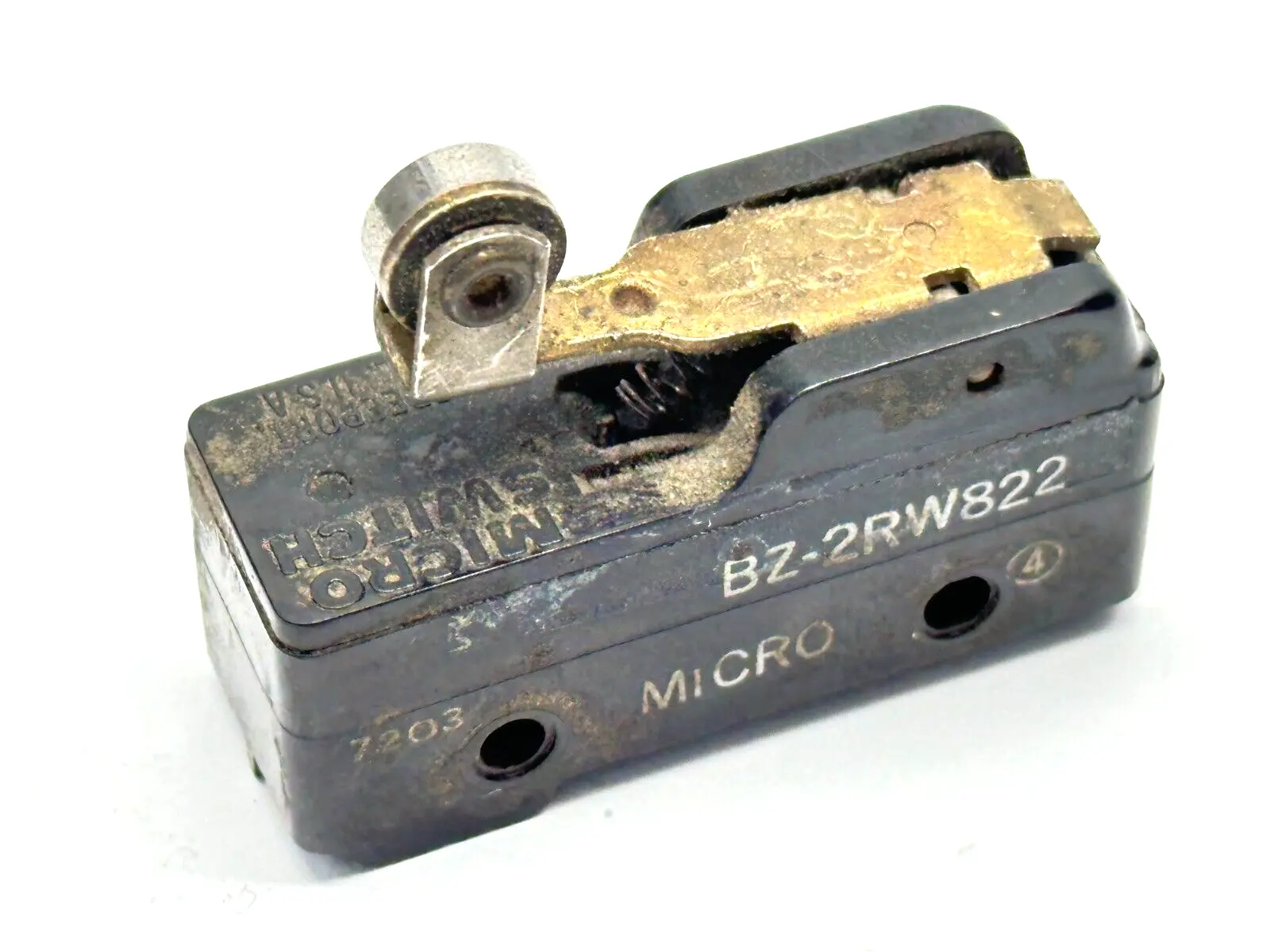 BZ-2RW822 | MicroSwitch  Limit Roller Switch 15A 125/250/480VAC 7203 - Used