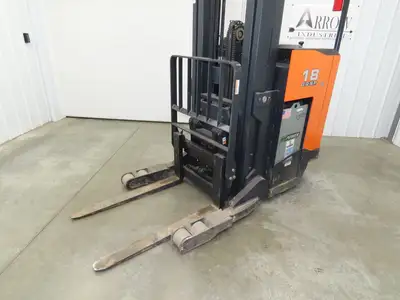 Doosan Forklift Stand On 36V Electric Pantograph Reach Truck 3241lbs 2569h 20' L