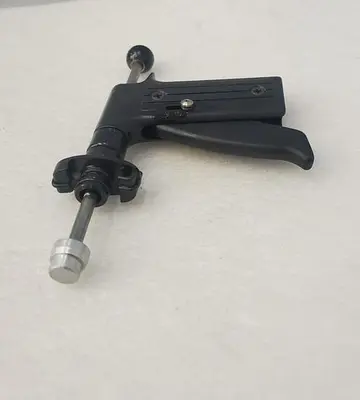 DISPENSING GUN