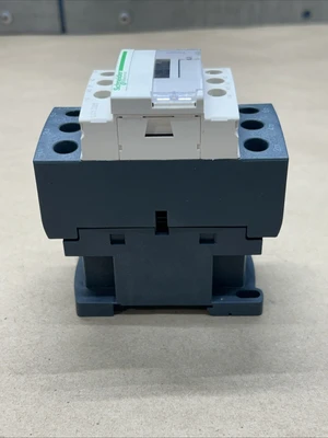 NEW Schneider LC1D25