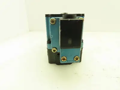 MAC 6521B-211-PM-111DA Pneumatic Double Solenoid Valve 4/2-Pos 120V w/Sub-Base
