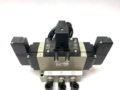 USED SMC 4/5 PORT SOLENOID VALVE 3-POSITION DC21-26V