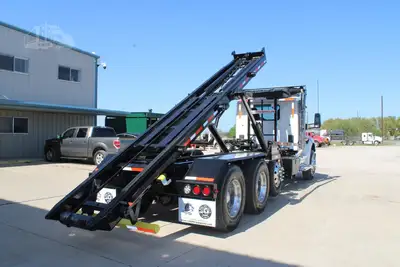 New | in-Stock 2027 PETERBILT 548 Rolloff Trucks Texas US | Roll Off Truck World #1492012