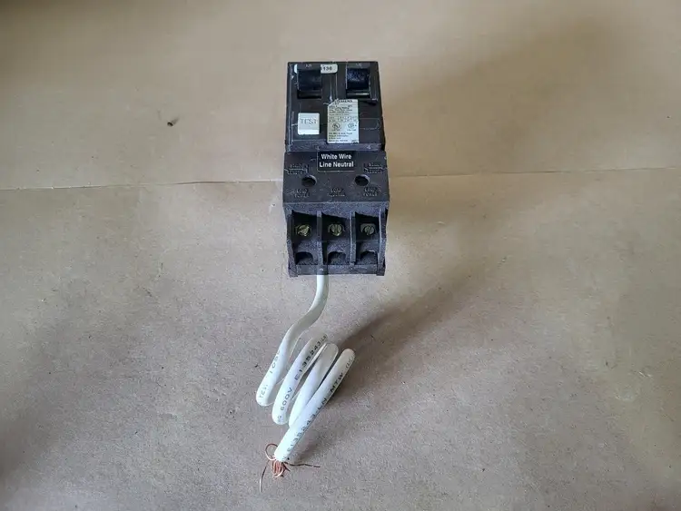 Used SIEMENS BF215 Switchgears British Columbia CA | Lenmark #239080