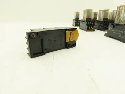 Omron MY4 PYF14A-E Relay Unit With Base 24VDC Coil Lot of 26