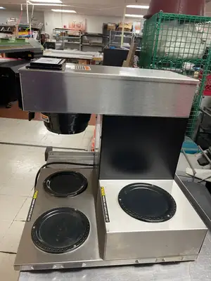 New | in-Stock Bunn Used Bunn 13300.0013 VP17-3 Low Profile Pourover Coffee Brewer Machine with 3 Warmers 120V Coffee Equipment Illinois US | Falcon Restaurant Supply #1375858