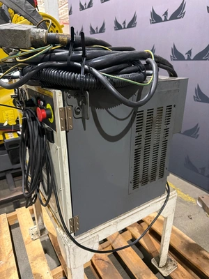 FANUC R‑2000iB/210F Complete with R‑30iB Controller and Leoni Dress Pack USED