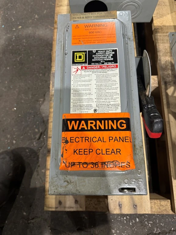 SQUARE D H361 30AMP FUSIBLE DISCONNECT