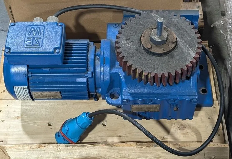 SEW Eurodrive Geared Motor Assembly 1680 RPM In 208 RPM Out 230YY/460Y 5 HP Used