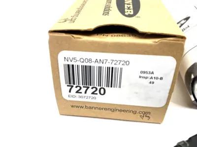 USED BANNER ENGINEERING LOW-PROFILE DIFFUSE-MODE INFRARED SENSOR