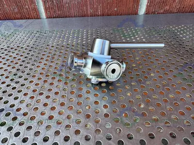 USED GE HEALTHCARE SALVI DN6 808 4-WAY 316 VALVE 18-5758-01 W/ 1.2" SANITARY FITTING