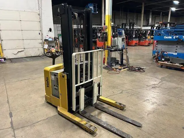 Used 2013 YALE MRW030LE Reach Trucks Illinois US | Somerset Equipment Sales #1546186